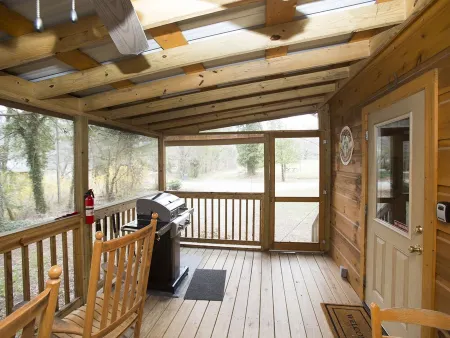 Romantic Cabin at Beautiful Lake Lure! Отели рядом с достопримечательностью «Lake lure»