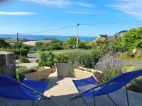A haven of peace in the family-friendly Aber with sea views. Elegant and modern near the beach! Hotel a Crozon