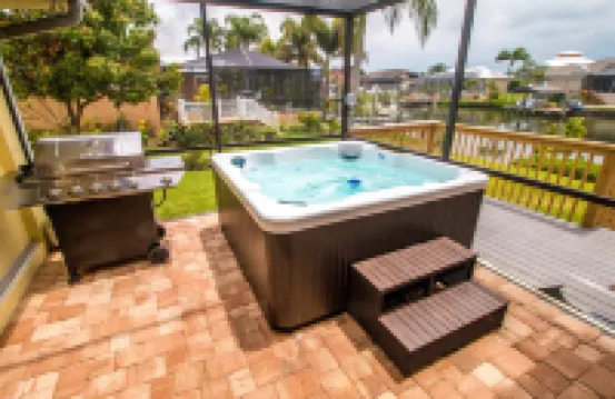 The Palm Tree  Waterfront -  Pool Home - Free Heated pool- Pool Table - kayaks