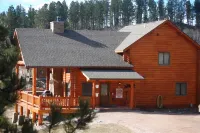 Escape into the countryside. Spacious log home.