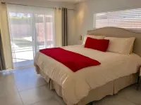 Luxurious, heated pool, jacuzzi and firepit