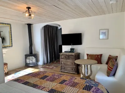 Heart of Santa Fe - Charming 1 Bd/1 Bth Condo Casita with Private Courtyard!