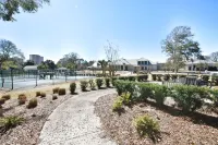 Beautiful Lake View Villa in the Prestigious Kingston Plantation/Pools/Lakes