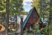 Beautiful Waterfront Hideaway at Sacheen Lake - Homestays