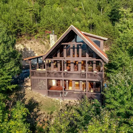 Awesome Mountain Views. Minutes to Nat’l Park. Dog Friendly! Sleeps up to 8.