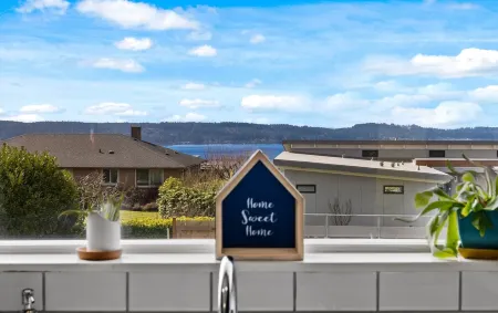 EV Charger-Spacious! Peek-a-Boo Water View+Game Room - Pool Table