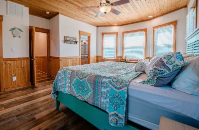 Bring your boat, water toys, & dogs. Awesome location! Hotel in zona Faro di Cape Hatteras