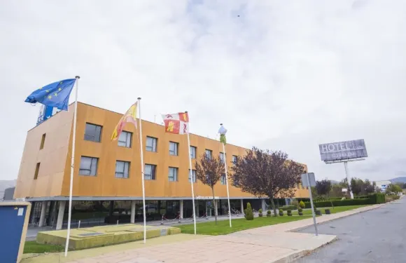 埃斯皮納爾酒店