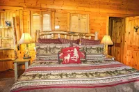 Lemmon Lodge Riverfront Cabin #12 with Private Beach on Grand Lake!