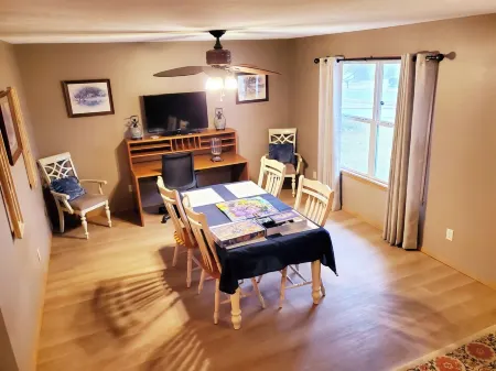 Newly updated warm Rockford tri-level house minutes from Bypass 20, I39 and I90!