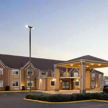 Days Inn by Wyndham Jackson Downtown