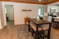 LakePointe Shores #8 Open floor cottage in Madison on the Lake