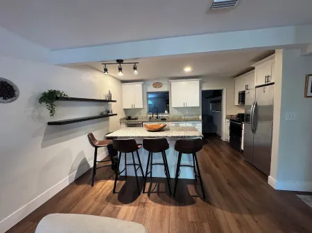 Spacious 4-bedroom house with WiFi and AC in Central Tampa