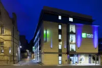 Holiday Inn Express EDINBURGH - ROYAL MILE by IHG Hotel berhampiran Dovecot Cafe by Leo's