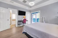 1537- 1 Mile to Vystar, Dailys, Arenas, Entertaining, Pet Friendly, Sleeps 10