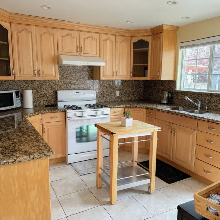 Stylish 2BR Home in LA close to, Universal Studios, Dodgers; AND Private Parking