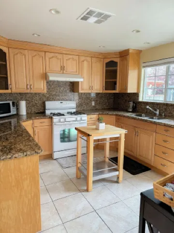 Stylish 2BR Home in LA close to, Universal Studios, Dodgers; AND Private Parking Hotels near Forest Lawn