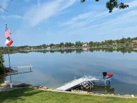 Cozy Cottage-Breathtaking Sunsets. Lake Front. Close to Casino & Racetrack.