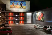 Steam Plant Hotel - parking