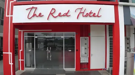 The Red Hotel Отели рядом с достопримечательностью «Университет Малайзия МАХЗА»