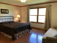 Adjacent to South Holston River. Pet/smoke free!  Great fishing! Close to BMS! Hotels in Sullivan County