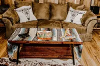 Cozy Cabin w/ 360 Degree Privacy in Alpine with AC, WiFi & Fire Pit