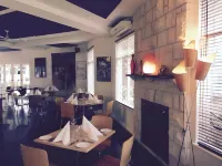 Boathouse Resort Studios and Suites Hotels in Blairgowrie