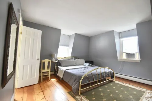 Historical New England 2Bedroom with 2 King beds Brick Building