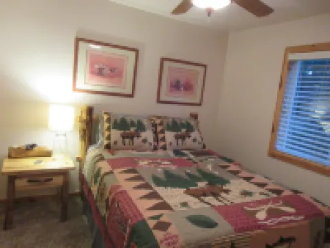 3 BDRM comfy cabin - centrally located to Bryce & Zion. Central air and Heating
