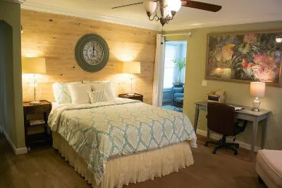 Winter Park charm. Close to Park Ave Hotels near The Charles Hosmer Morse Museum of American Art