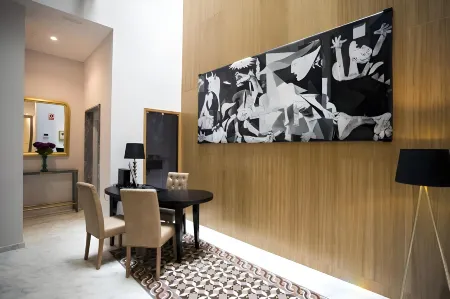 Casa de la Merced Suites Отели рядом со станцией Вокзал Марии Самбрано