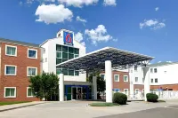 Super 8 by Wyndham Aurora East Hotels near The Medical Center of Aurora