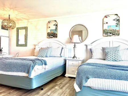 Beachfront Studio condo~just remodeled!