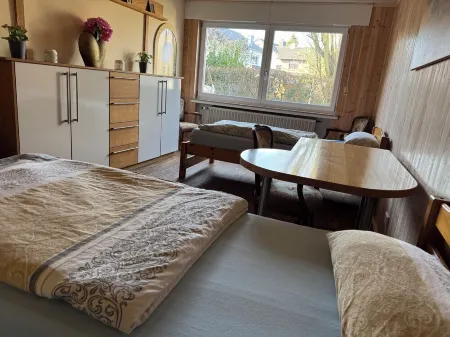 Large apartment near Bonn/Cologne, nature & city, WLAN, terrace, parking lot