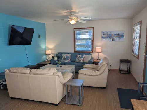 1 min walk to the Beach! In heart of Buxton- sleeps 6, pets welcome, W/D Hotels in Buxton