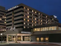 DoubleTree by Hilton Canton Downtown Hotels in Stark County
