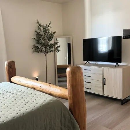 The Hillside Hacienda located in the heart of Yuma. Hospital Nearby.