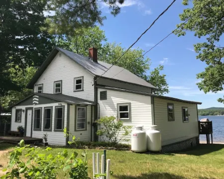 Beautiful Views @ 4-Season Lake House, Private Sandy Beach Hotels in Fryeburg