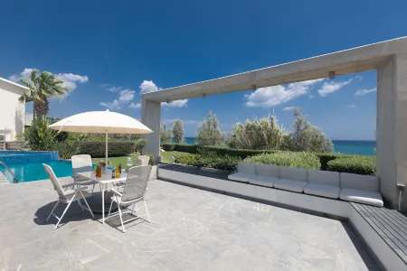 Protaras Holiday Villa EL34 - Seafront villa