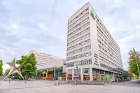 Holiday Inn Express Dresden Zentrum Các khách sạn gần The world of the GDR