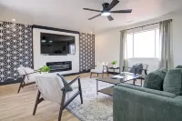 Perfect modern space to relax & play. Central & close to all attractions!