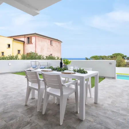 La terrazza sulla piscina