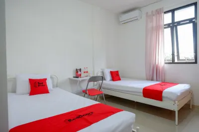RedDoorz Syariah Near Universitas Jenderal Soedirman 2 Hotels in Purwokerto