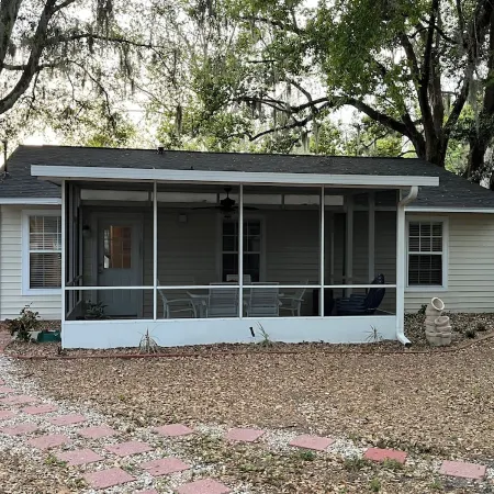 Cozy Cottage in Historic Mount Dora. 3 bedrooms & 2 bathrooms.