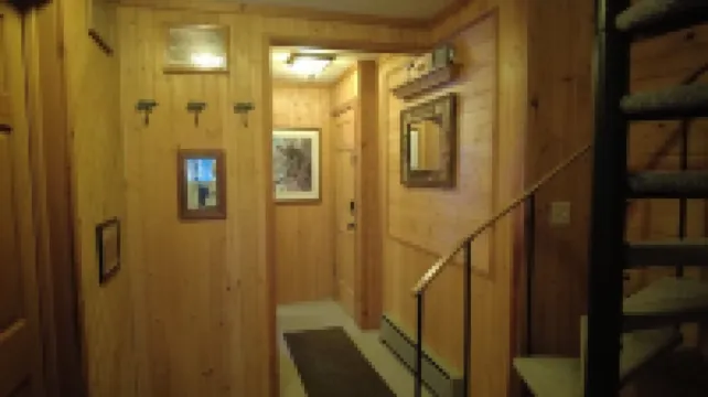 Snowy Summit Ski Chalet- Where Mountain Memories Begin