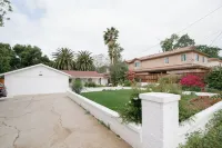 Central Thousand Oaks retreat close to shops & eats!