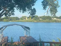 Newly renovated kitchenette. The Cozy cottage at the Marion County Lake.
