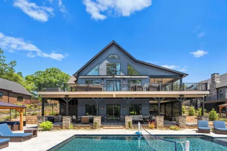 Black Bear & Blue Heron by Avantstay 2 Lakefront Homes, Sleeps 43 Pool, Dock, Theater