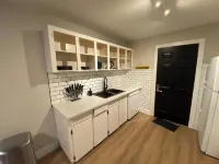 Morden Newly Renovated 1br Flats, Walk To Whyte