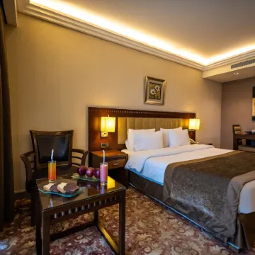 Lancaster Suites Raouche Hotels near Pigeon Rocks